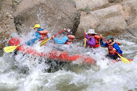 Best 8 White Water Rafting Spots In USA • Travel Tips