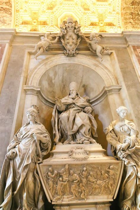 St. Peter S Basilica Sculpture , Vatican, Italy Editorial Image - Image of catholic, cross: 54994455