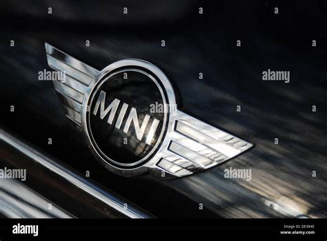 Mini Cooper Logo Stock Photo - Alamy