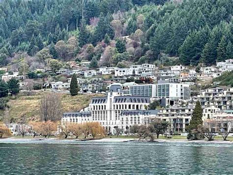 Queenstown Hotels: Discover the Best Hotels in Queenstown Today