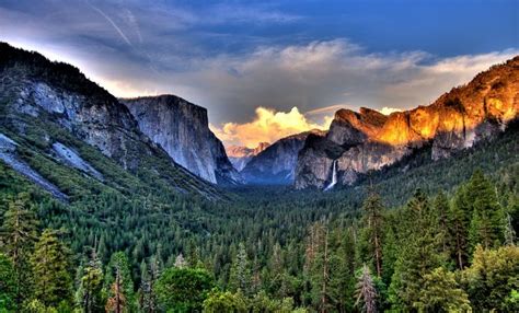 The Majestic Natural Beauty of Yosemite Valley in Western Sierra Nevada Mountains of California