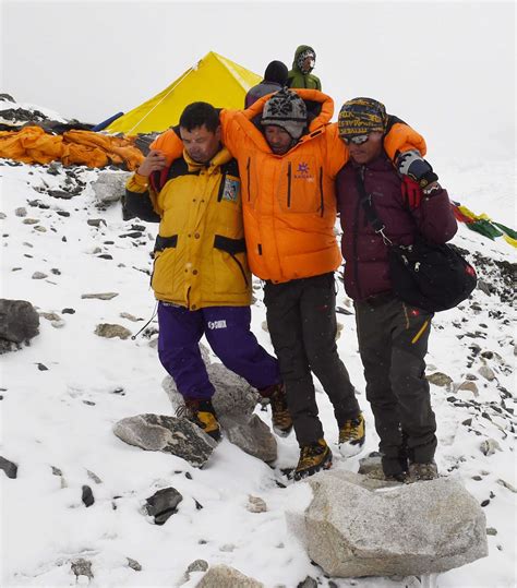 Watch a Video of the Mt. Everest Avalanche Captured by a Climber | Time