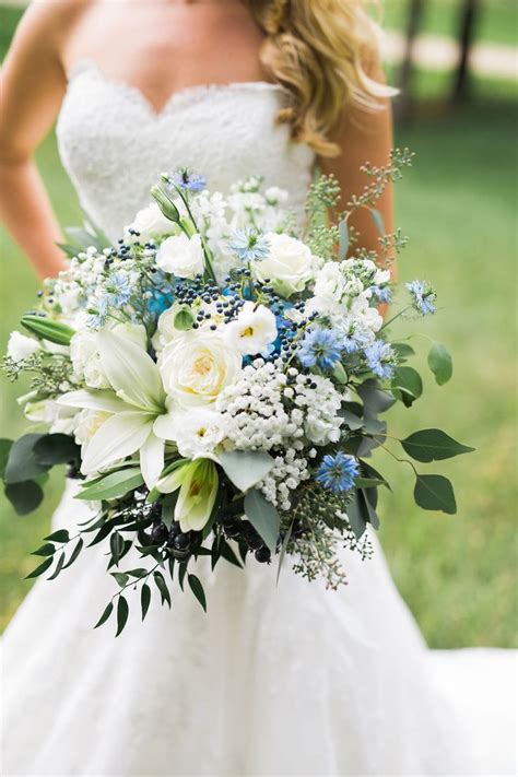 Haley chose a white and blue #bridalbouquet. - #blue #bridalbouquet # ...