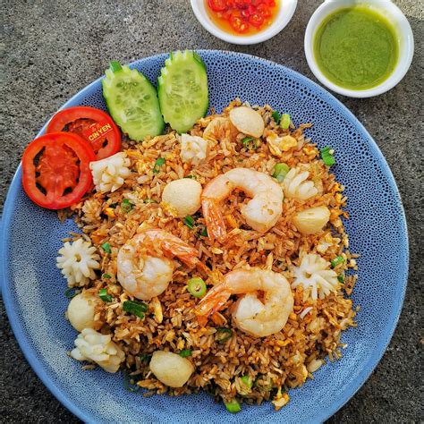 Nasi Goreng (Seafood, Lapchiong, Acar) - Delivery Momma