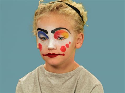 How to Paint a Clown Face For Halloween | HGTV