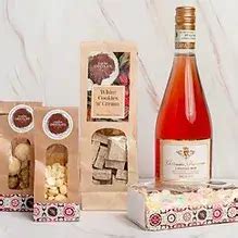 WHITE CHOCOLATE LOVERS HAMPER - MaltaGiftService