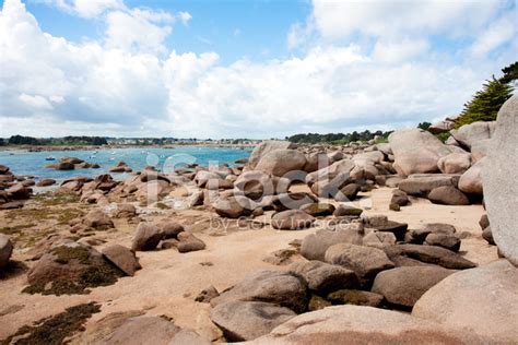 Stock Photo De Jusant Dans La Baie À La Côte Rocheuse De La Bretagne, France | Libre De Droits ...