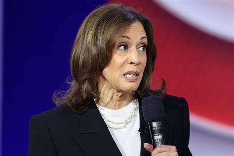 Anderson Cooper Gives Kamala Harris a Bruising CNN Town Hall - Newsweek