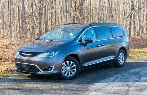 Chrysler Pacifica Photos and Specs. Photo: Chrysler Pacifica exterior ...