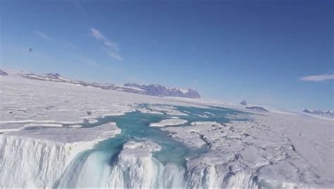 Hundreds of Meltwater Streams Found Flowing Across Antarctica | Live Science