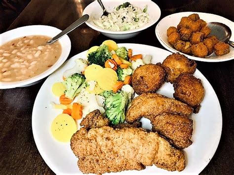 The Catfish House, Clarksville, Tennessee: Epitome of Comfort Food | The Yums