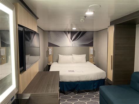 A $1,400 Stateroom on Royal Caribbean's Symphony of the Seas Cruise ...