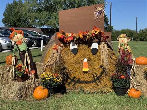 Pictures of Hay Bale Sculptures Participating in the Hopkins County ...