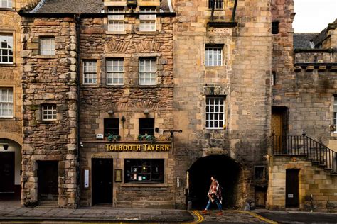 Thirst Quenching Historic Edinburgh Pub Crawl (Oldest Pubs in Edinburgh) - Bobo and ChiChi