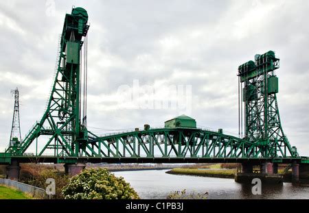 Tees Newport Bridge, Middlesbrough, UK. Weather: blue skies and light ...