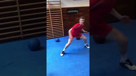 Viktor Axelsen - Training - YouTube