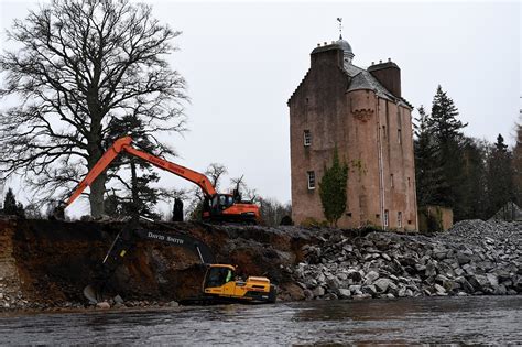 VIDEO: Time lapse footage shows heroic effort that saved Abergeldie Castle from floods