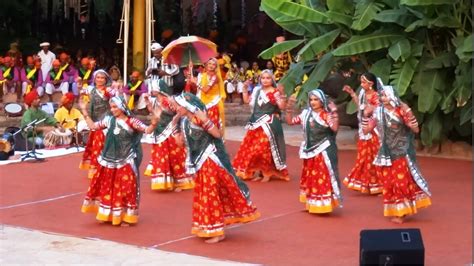 The Matki Folk Dance of Malwa | Folk dance, Dance, Folk