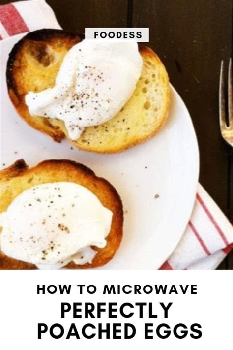 How to Poach Eggs in the Microwave (The Easy Way) - Foodess