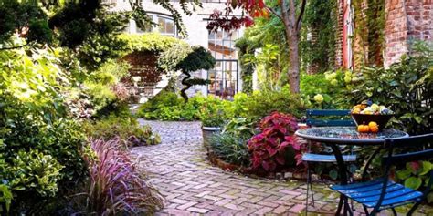 Balconies and Courtyards of the French Quarter in New Orleans - Malibu ...