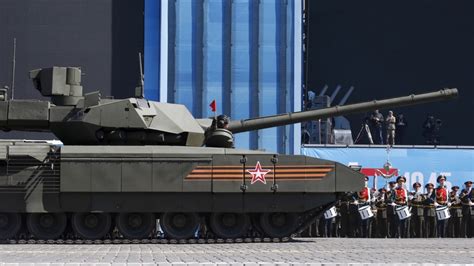 Military Experts Question New Russian Tank Capabilities