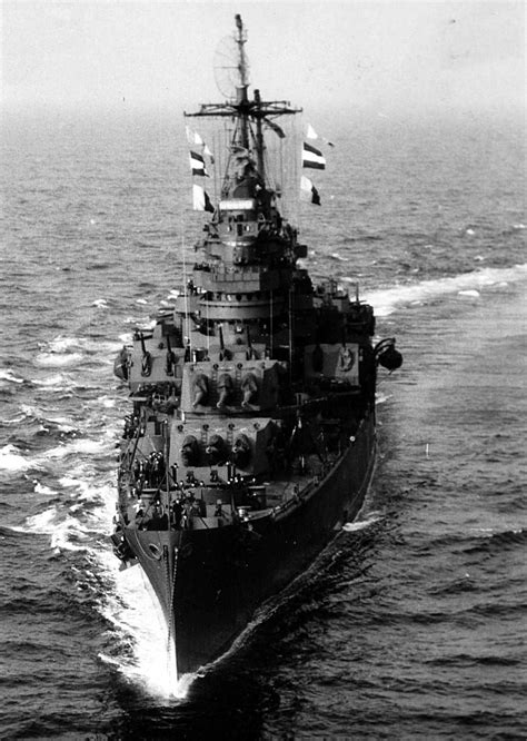 USS Saint Paul (CA-73) underway in Massachusetts Bay, Massachusetts, March 1945. [985x1384] | Us ...