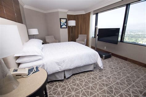 Hilton Los Angeles Universal City Hotel (Pet-friendly) in Los Angeles (CA) - Room Deals, Photos ...