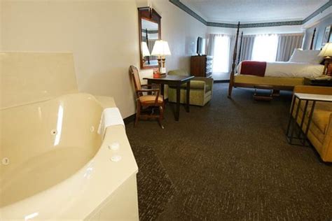 Hotel Grand Victorian Branson | Bookonline.com