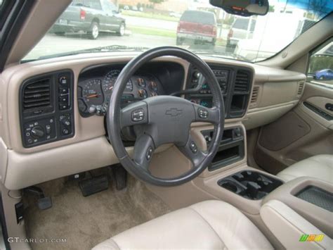 2003 Chevrolet Suburban 1500 Z71 4x4 interior Photo #48049802 | GTCarLot.com