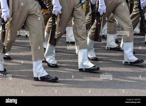 Soldiers Marching In An Army Parade Stock Photo - Alamy