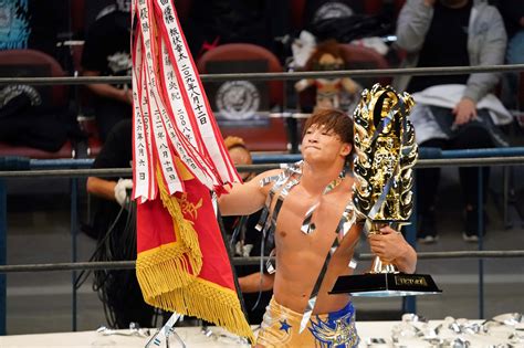 Download Kota Ibushi Holding The Trophy At G1 Climax Wallpaper | Wallpapers.com