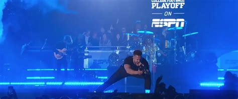 Imagine Dragons Perform "Natural," "Believer" and "Thunder" at College ...