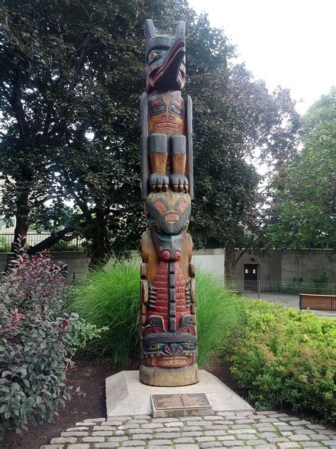 Totem - Wikipedia