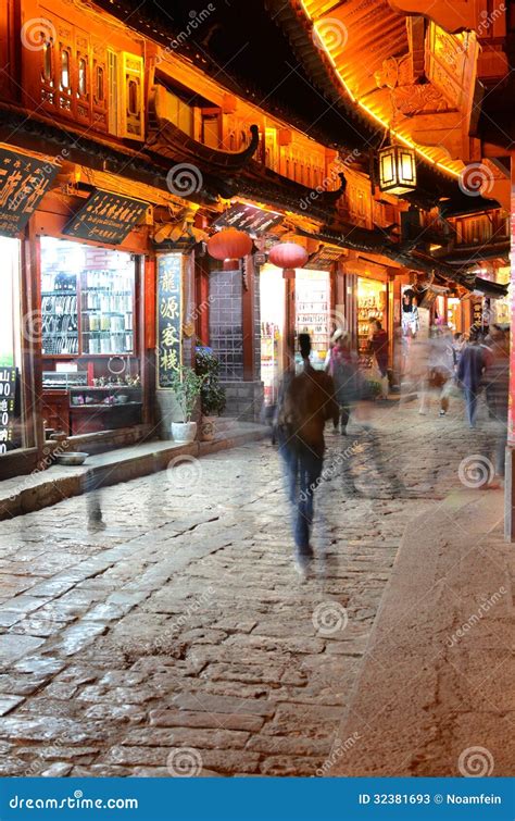 Lijiang by night editorial stock photo. Image of roof - 32381693