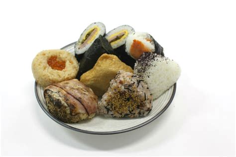 A Guide to Japanese Rice Balls (Onigiri): Fillings & Forms | Let's experience Japan