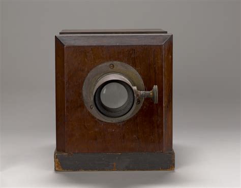 Lewis Daguerreotype Camera with folding bed and tripod (Getty Museum)