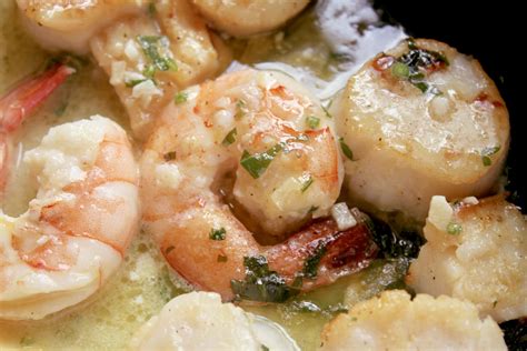 Seafood Pasta with Shrimp and Scallops (and Garlic!) - Christina's Cucina