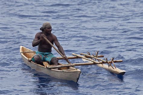 Traditional Dugout Canoes of Solomon Islands (KSLOF)Living Oceans ...