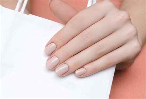 Russian Manicure: So gefährlich ist der Nagel-Trend