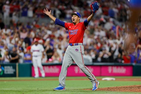 Edwin Díaz suffers baseball injury after wild WBC celebration as All ...