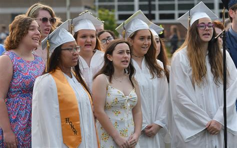 PHOTOS: Lynnfield High School graduation 2019 - Itemlive