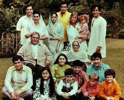 Bollywood vs Hollywood Gossips Blog: Kapoor Family photo