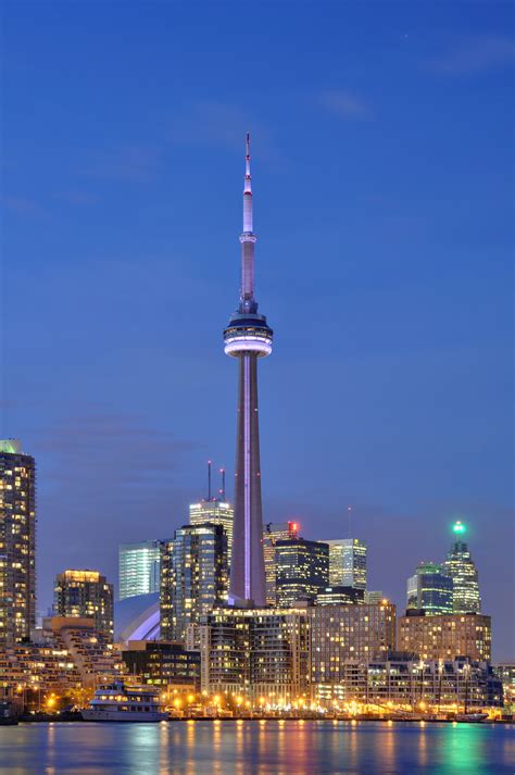 File:Toronto - ON - CN Tower bei Nacht2.jpg - Wikipedia