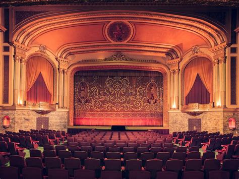 Photographer Franck Bohbot captures the classic movie palaces of ...