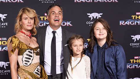 Mark Ruffalo’s Kids Crash His Acceptance Speech At 2021 Golden Globes ...