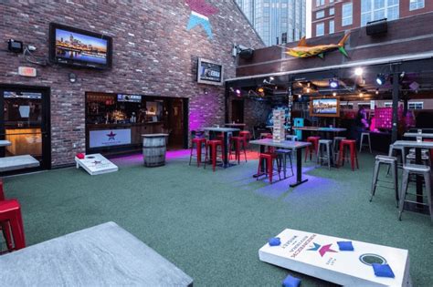 14 Rooftop Bars in Nashville | StyleBlueprint.com