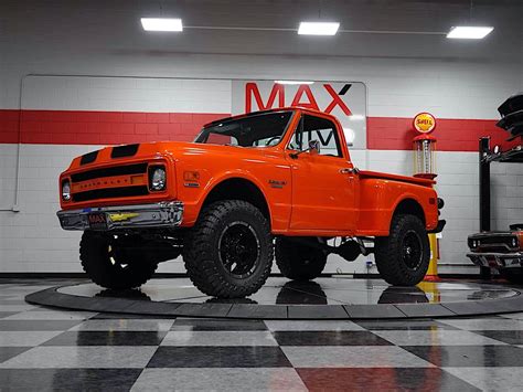 Lifted 1970 Chevrolet Pickup Rides on 18-Inch Wheels, Looks Massive ...