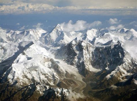 Rescuers bring body of Lithuanian climber killed in Kyrgyzstan mountains - EN.DELFI