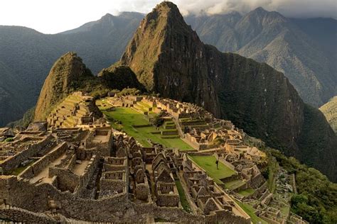 Sacred Valley & Machu Picchu Sunrise Huayna 2 Day Experience