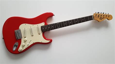 Squier Bullet Fender Stratocaster Red. - Catawiki